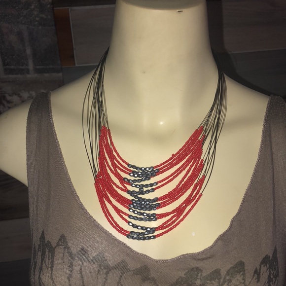 Statement Necklace with black and red small beads - Picture 5 of 10